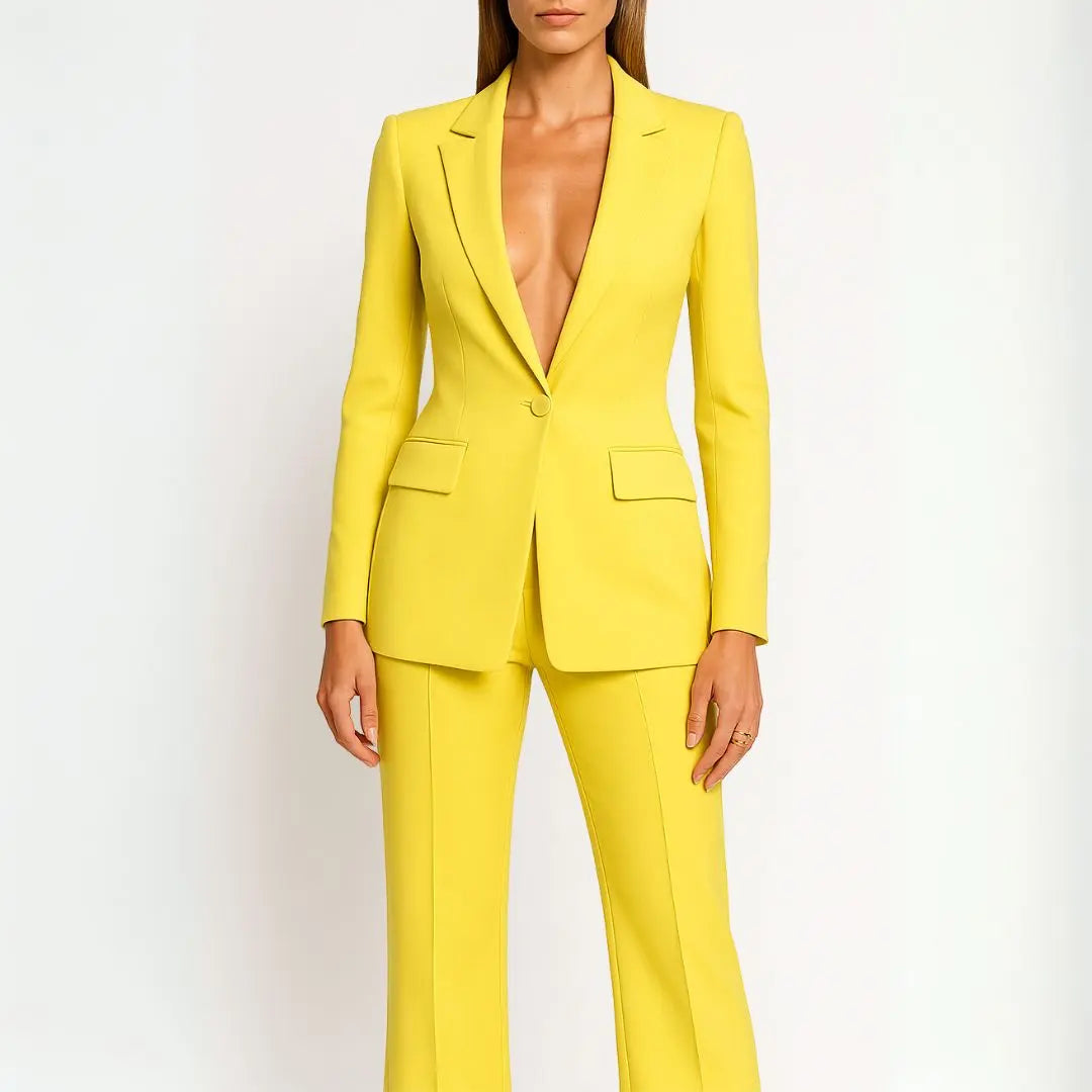 Clara - Tailored Women's Suit Set With Blazer And Slim-Fit Trousers For Office And Evenings 4