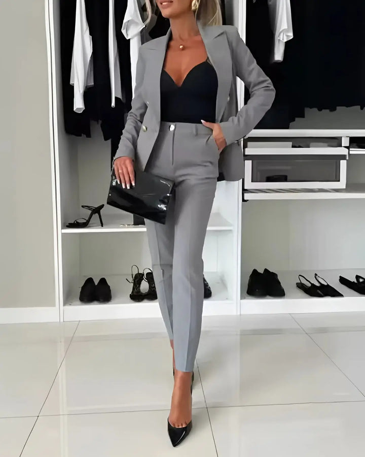 Tailored Women's Suit with Double-Breasted Design – Elegant Business and Formal Attire 6